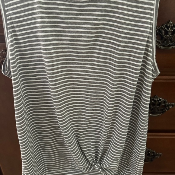 Striped Gray Sleeveless Top - Picture 3 of 6
